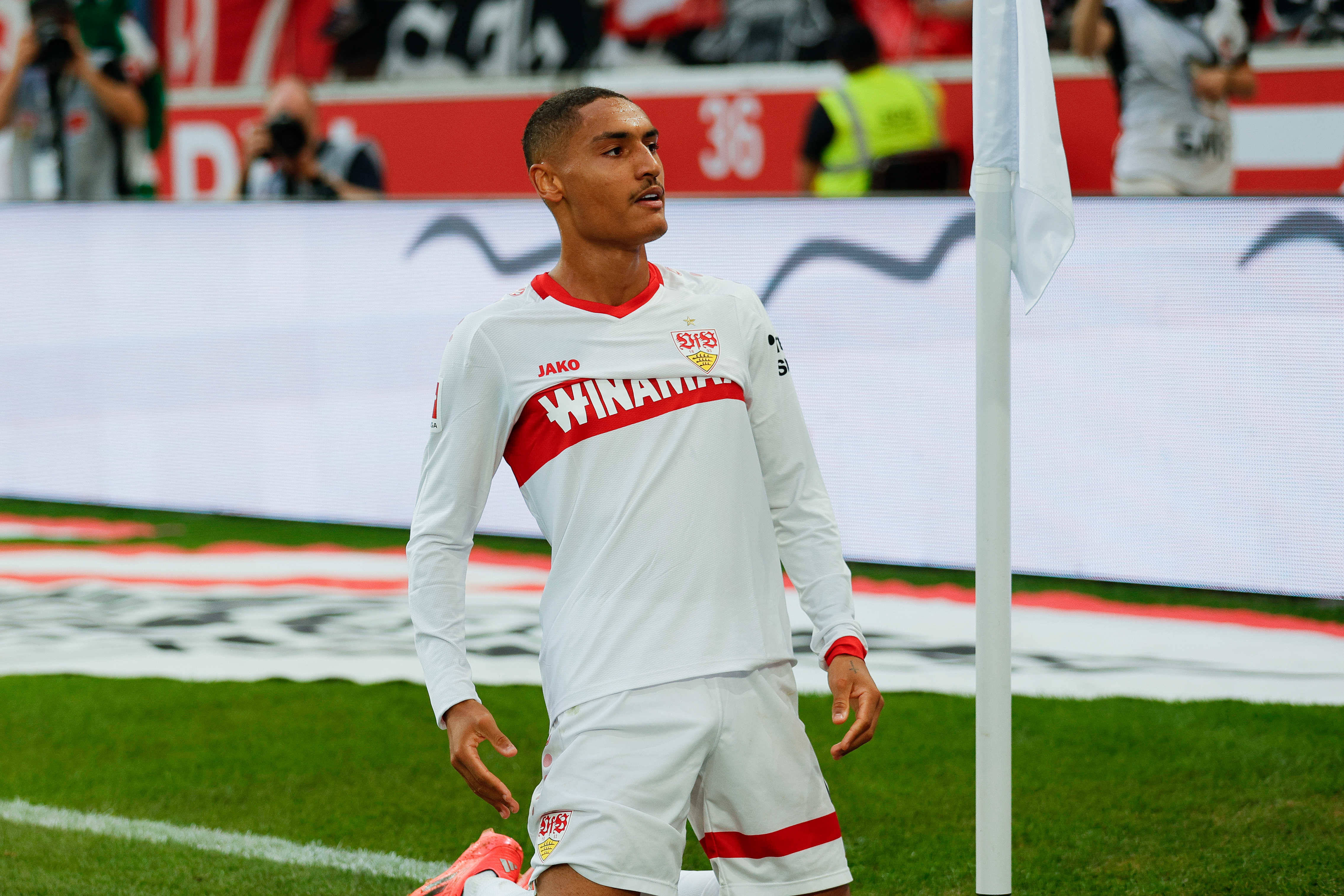 赛后斯图加特内部沟通：德甲节点到来，底气十足，年轻球员得到机会的简单介绍